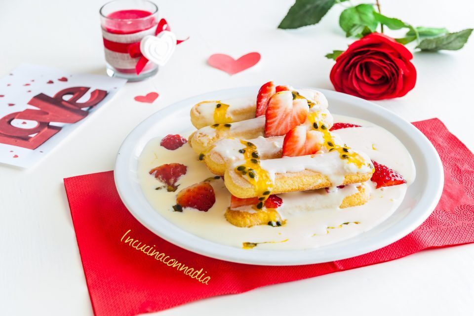 Savoiardi con crema al mascarpone fragole e frutto della passione