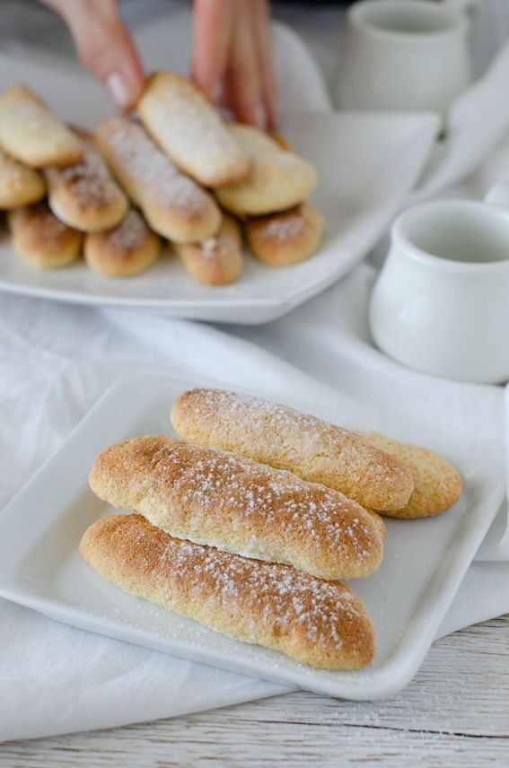 Savoiardi fatti in casa per tiramisù morbidi e inzupposi