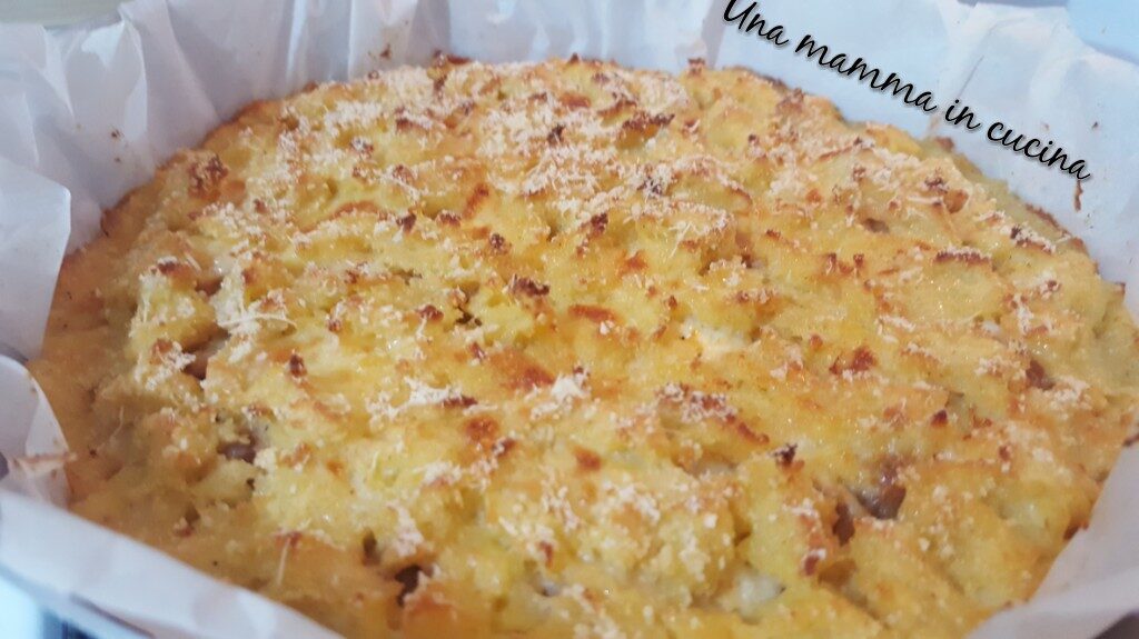 Sbricciolata di patate salsiccia e scamorza
