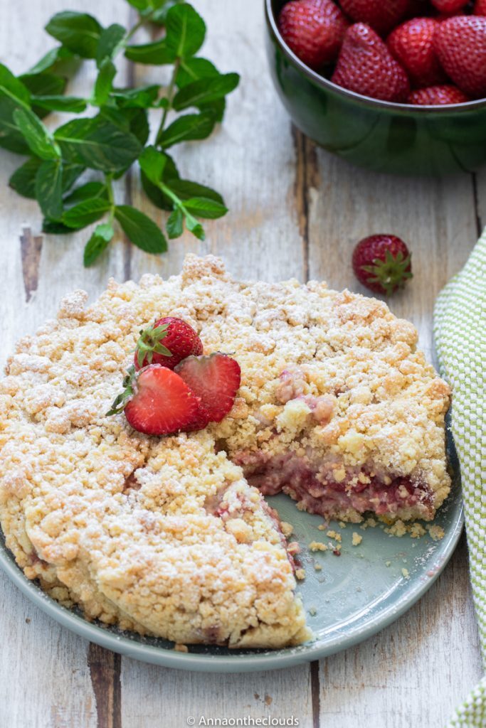 Sbriciolata alle fragole: ricetta facile con sole fragole
