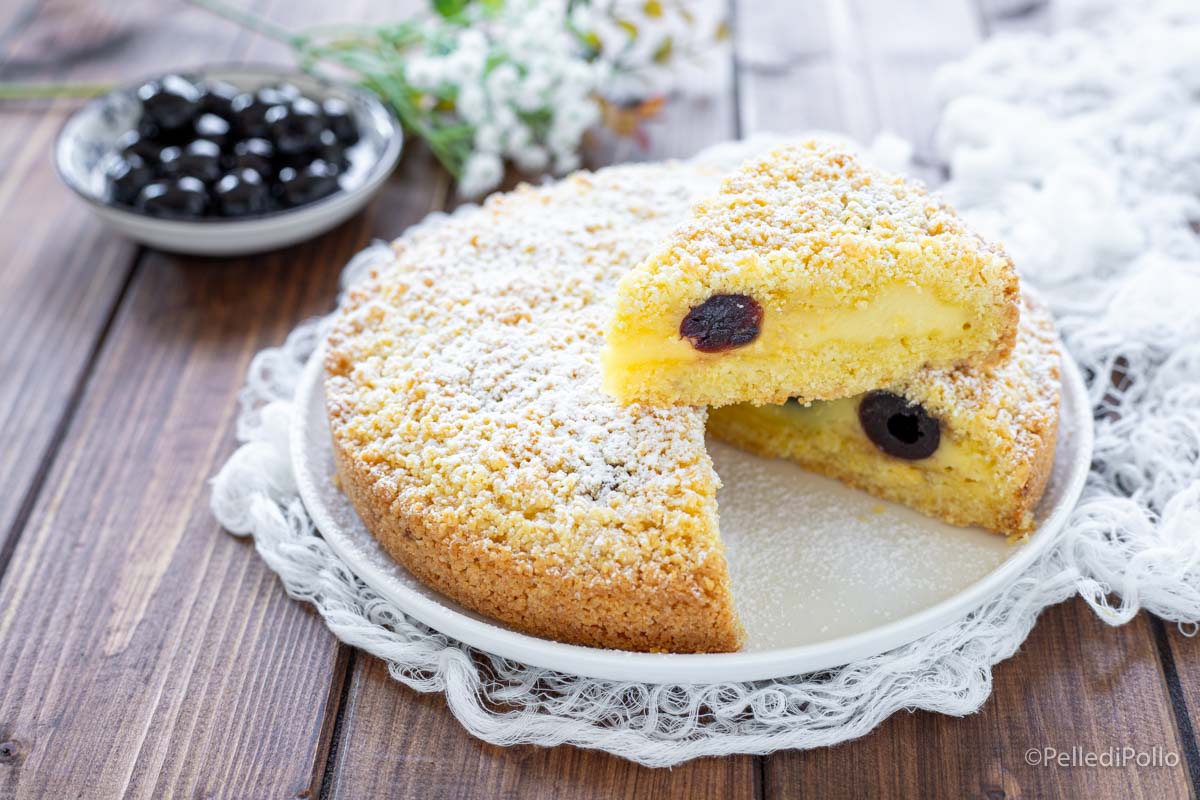 Sbriciolata con crema e amarene