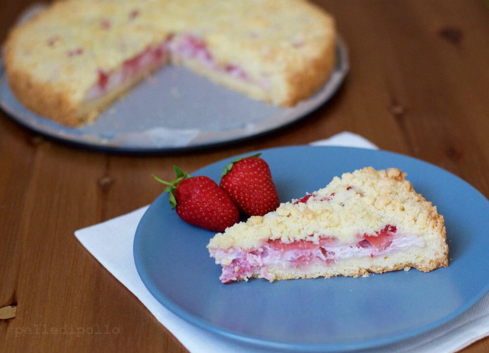 Sbriciolata con fragole e ricotta