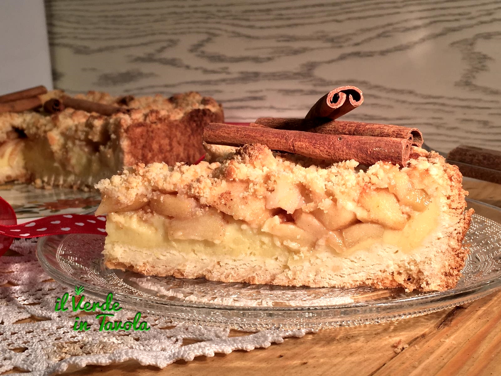 Sbriciolata con mele alla cannella e crema pasticcera