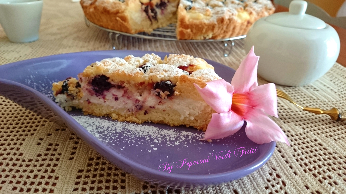 Sbriciolata con ricotta e more