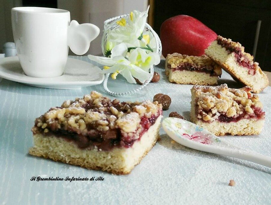 Sbriciolata di marmellata, mele e nocciole