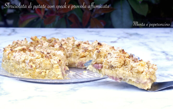 Sbriciolata di patate con speck e provola affumicata