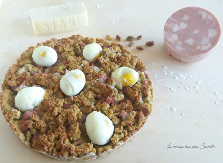 Sbriciolata salata al pistacchio ripiena di mortadella, asiago e uova sode – ricetta per pasquetta