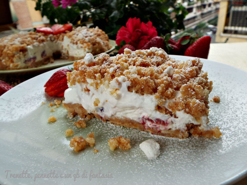 Sbriciolona fredda con fragole e meringhe