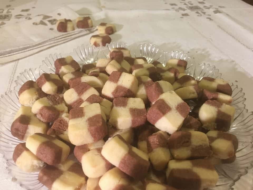 Scacchiere: biscottini al burro bicolori