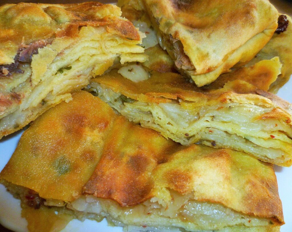 Scaccia con patate e acciughe