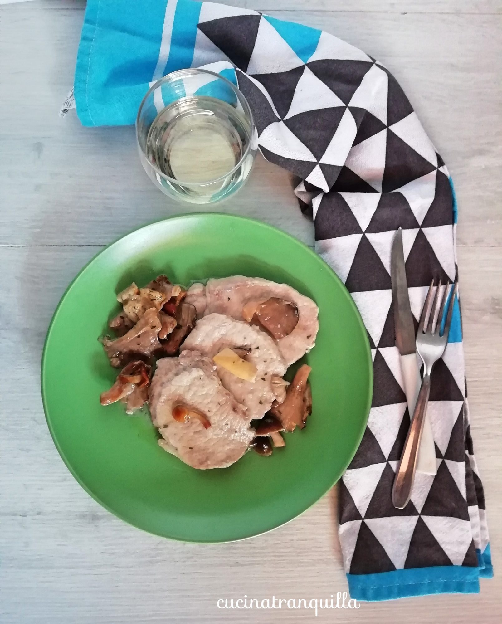 Scaloppine di maiale al vino con funghi