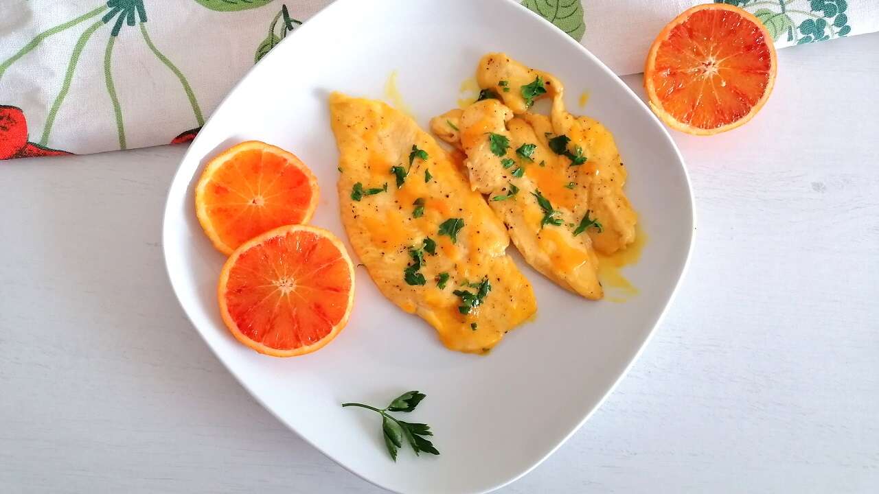 Scaloppine di pollo all’arancia: piatto veloce e agrumato