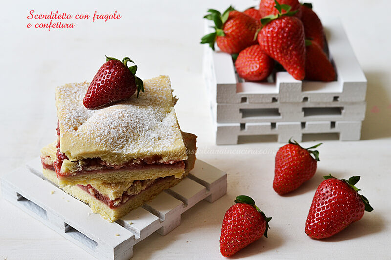 Scendiletto con fragole e cocco