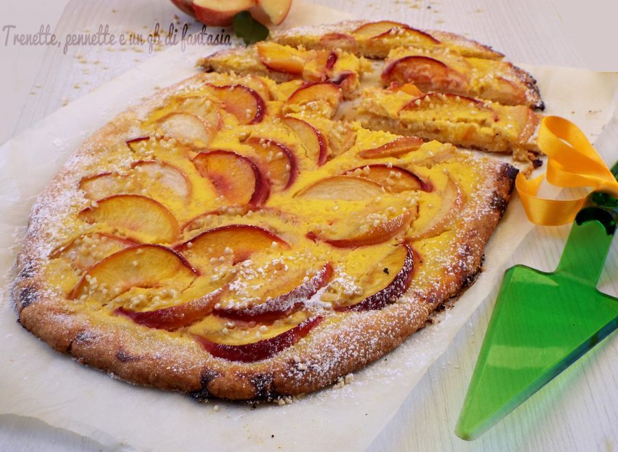 Schiaccia dolce pesche e formaggio