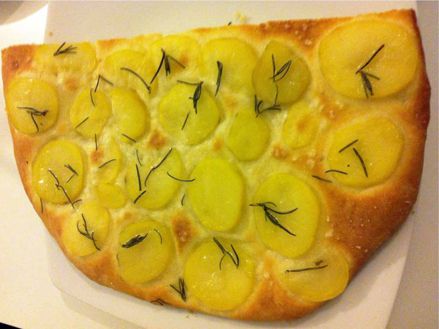 Schiacciata con patate e rosmarino