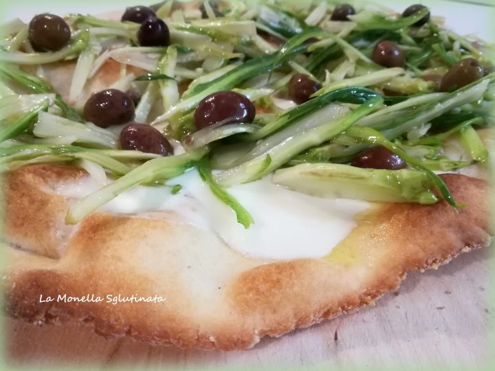 Schiacciata con puntarelle acciughe e stracchino