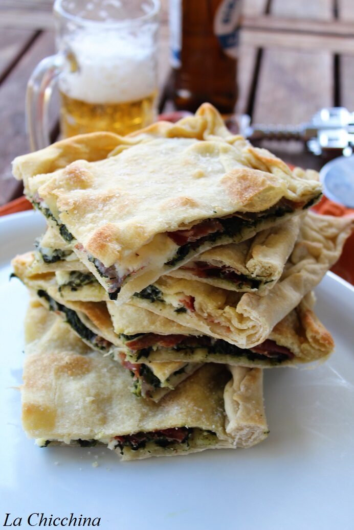 Schiacciata con spinaci, stracchino e speck