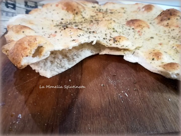 Schiacciata croccante con farina di saraceno e riso