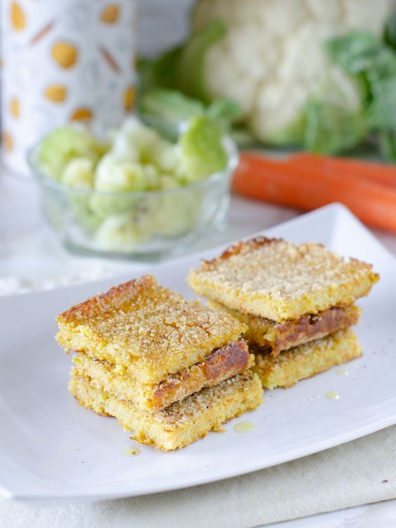 Schiacciata croccante di cavolfiore patate e carote senza farina