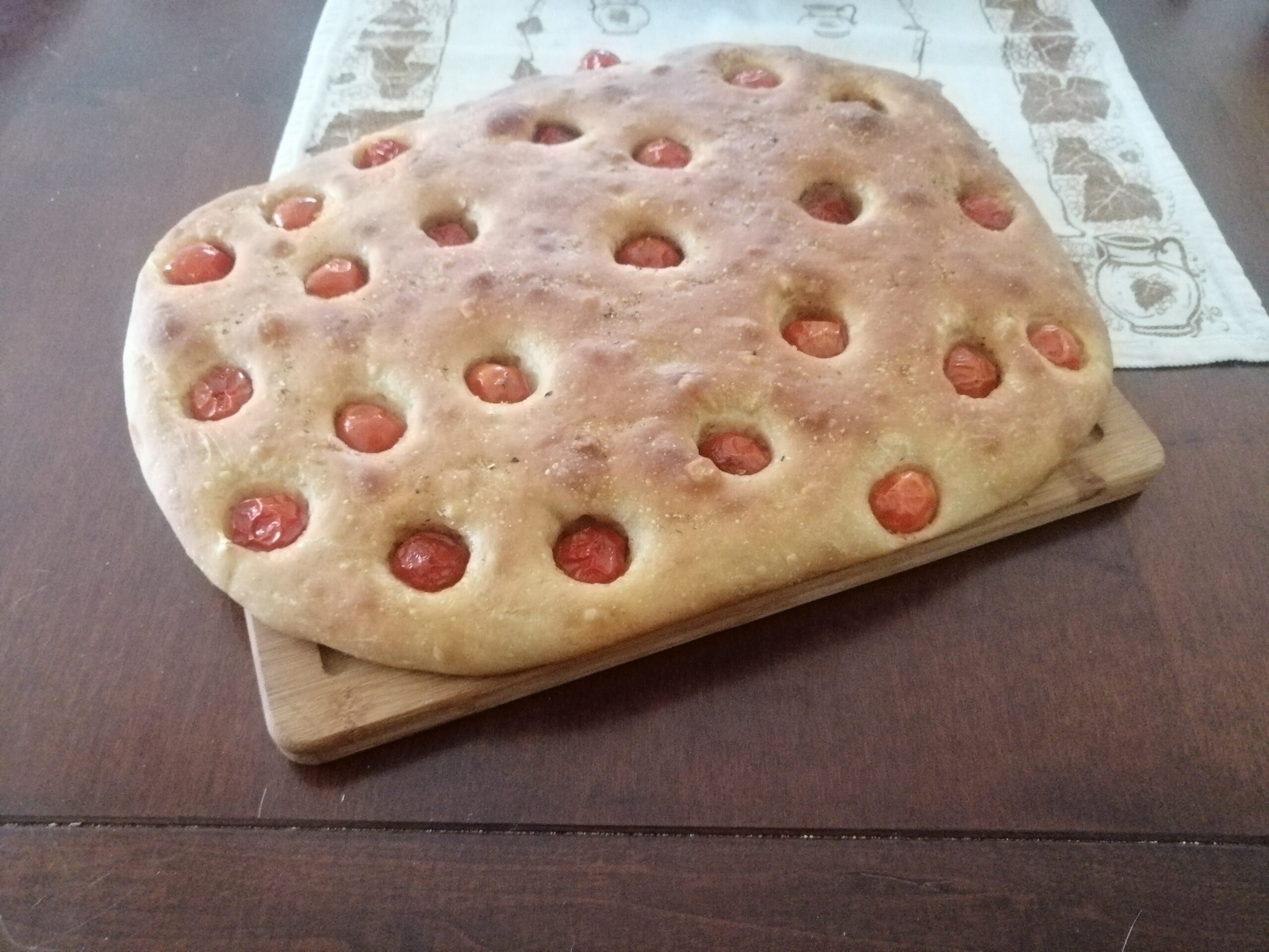 Schiacciata romagnola con pomodorini