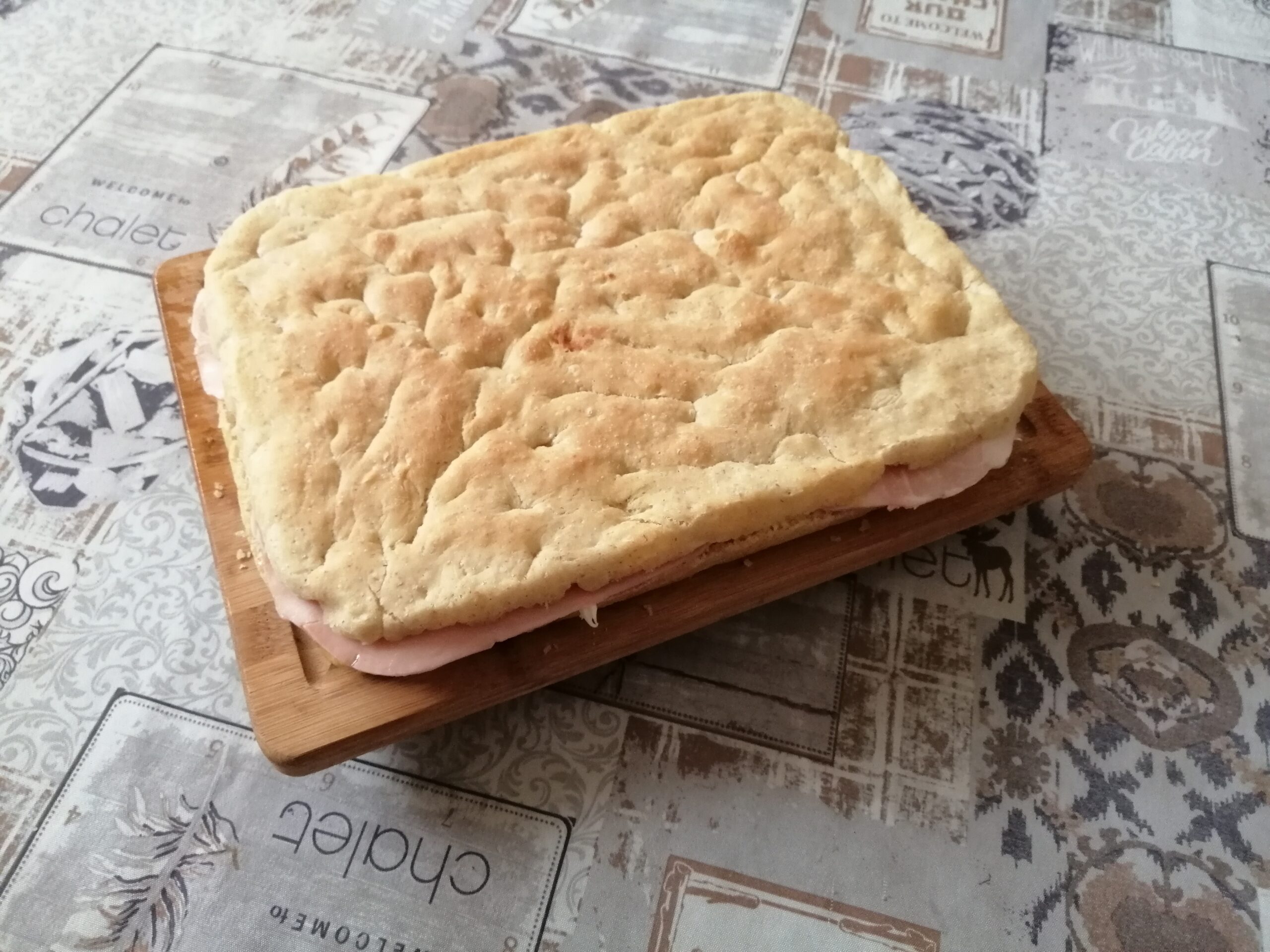 Schiacciata salata farcita