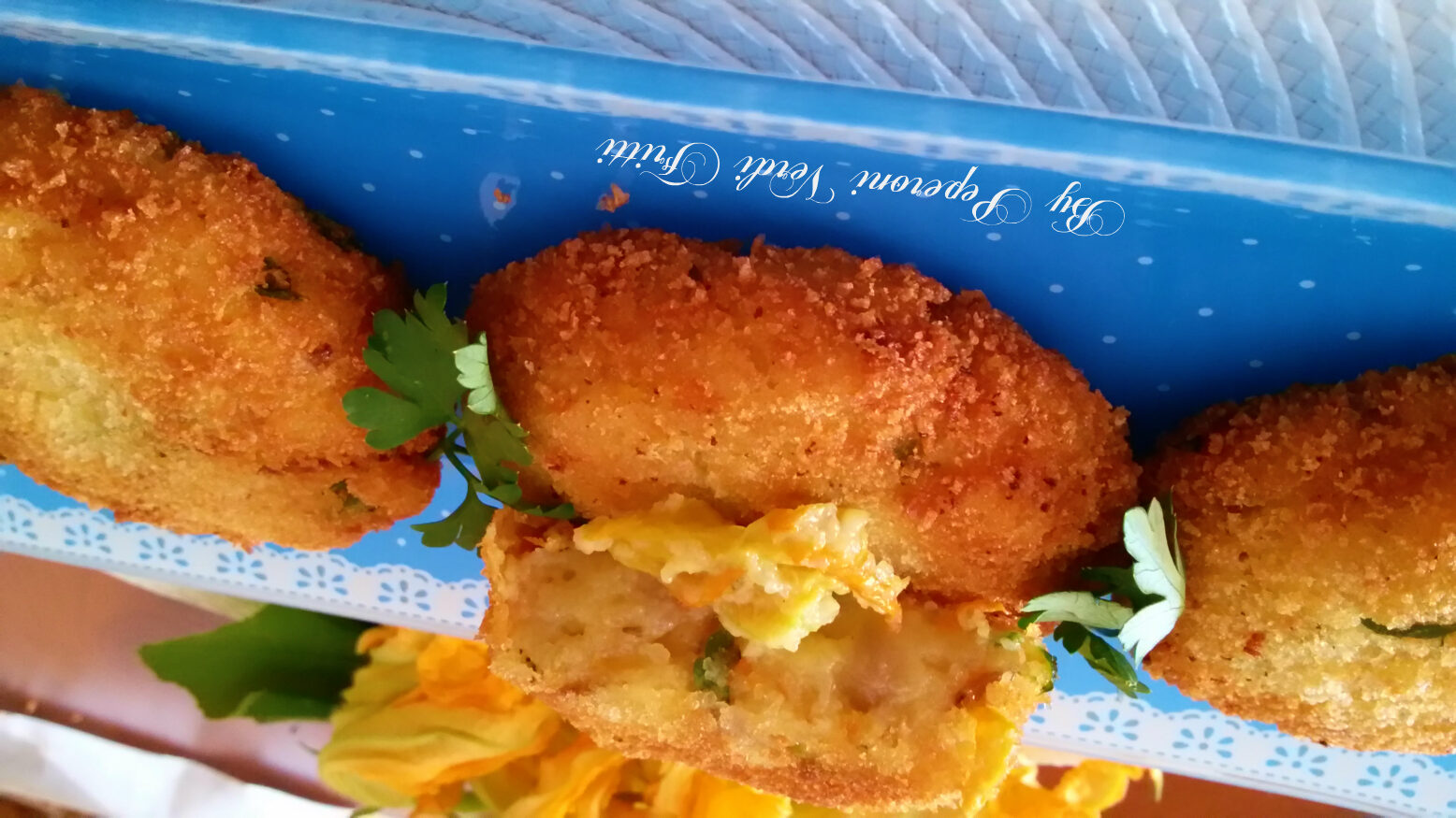 Schiacciatine di patate pancetta e fiori di zucca