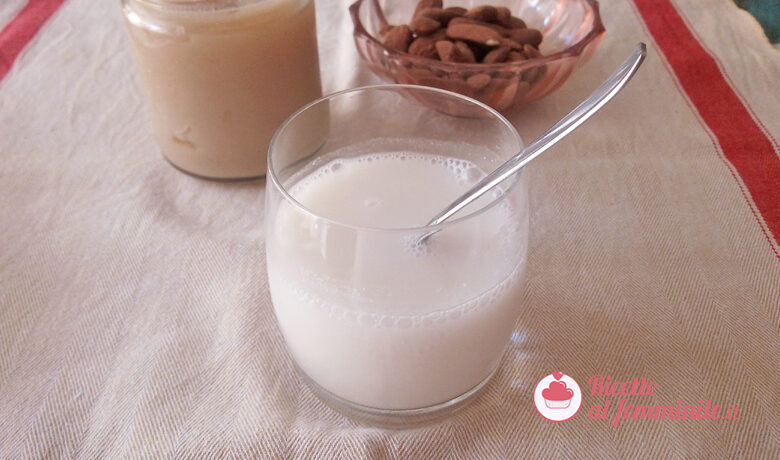 Sciroppo di latte di mandorla con il bimby