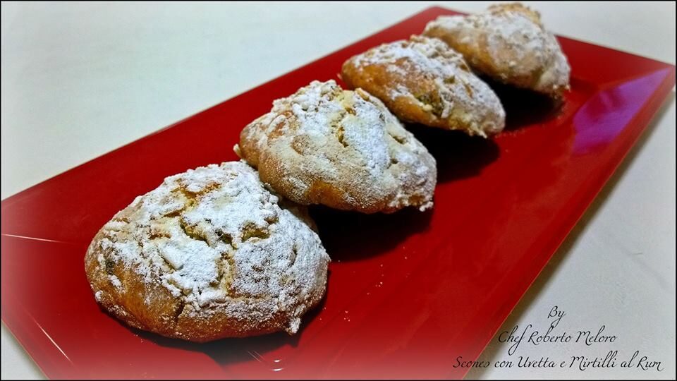 Scones con uvetta e mirtilli