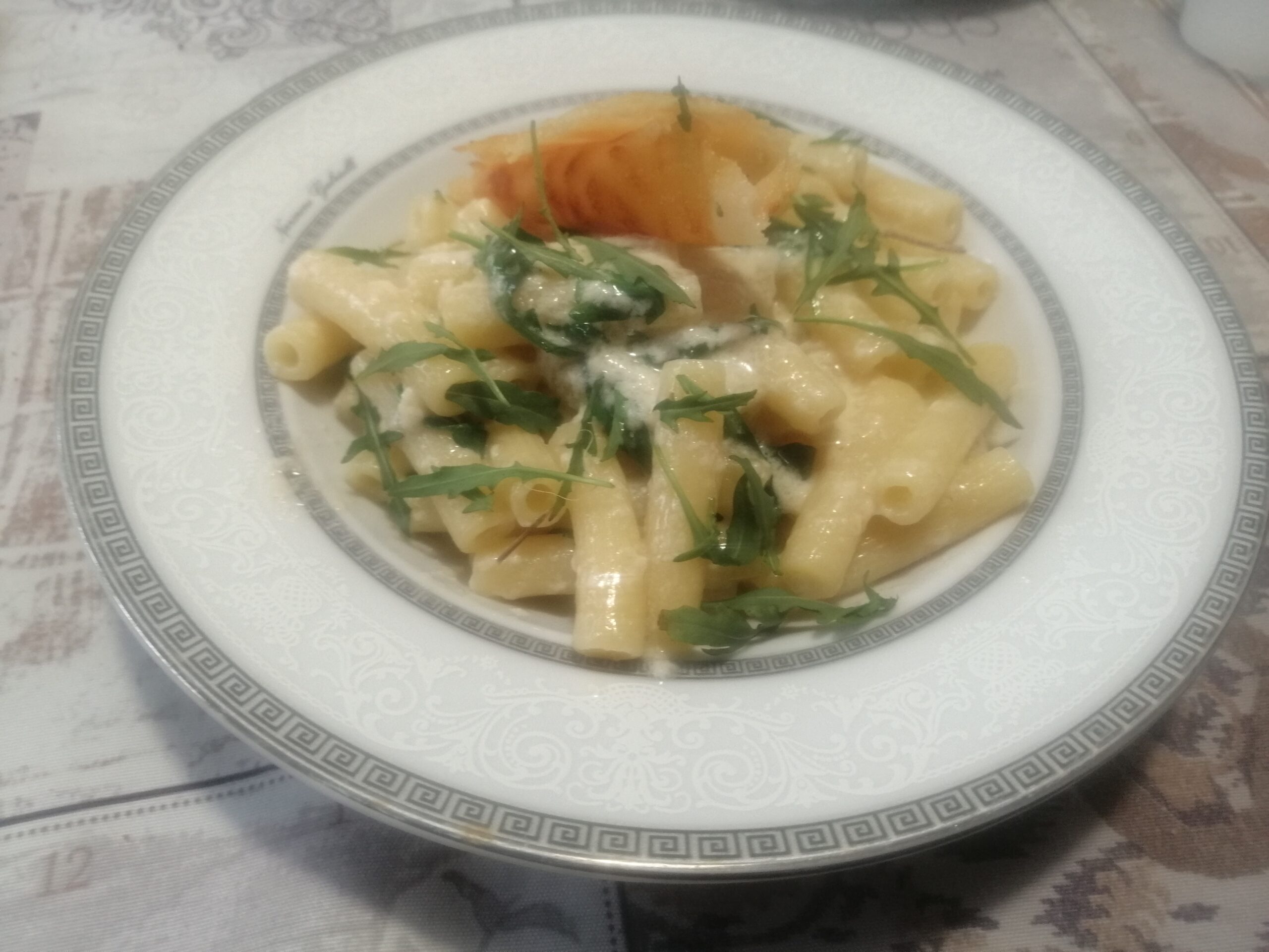 Sedanini con crema di parmigiano e rucola