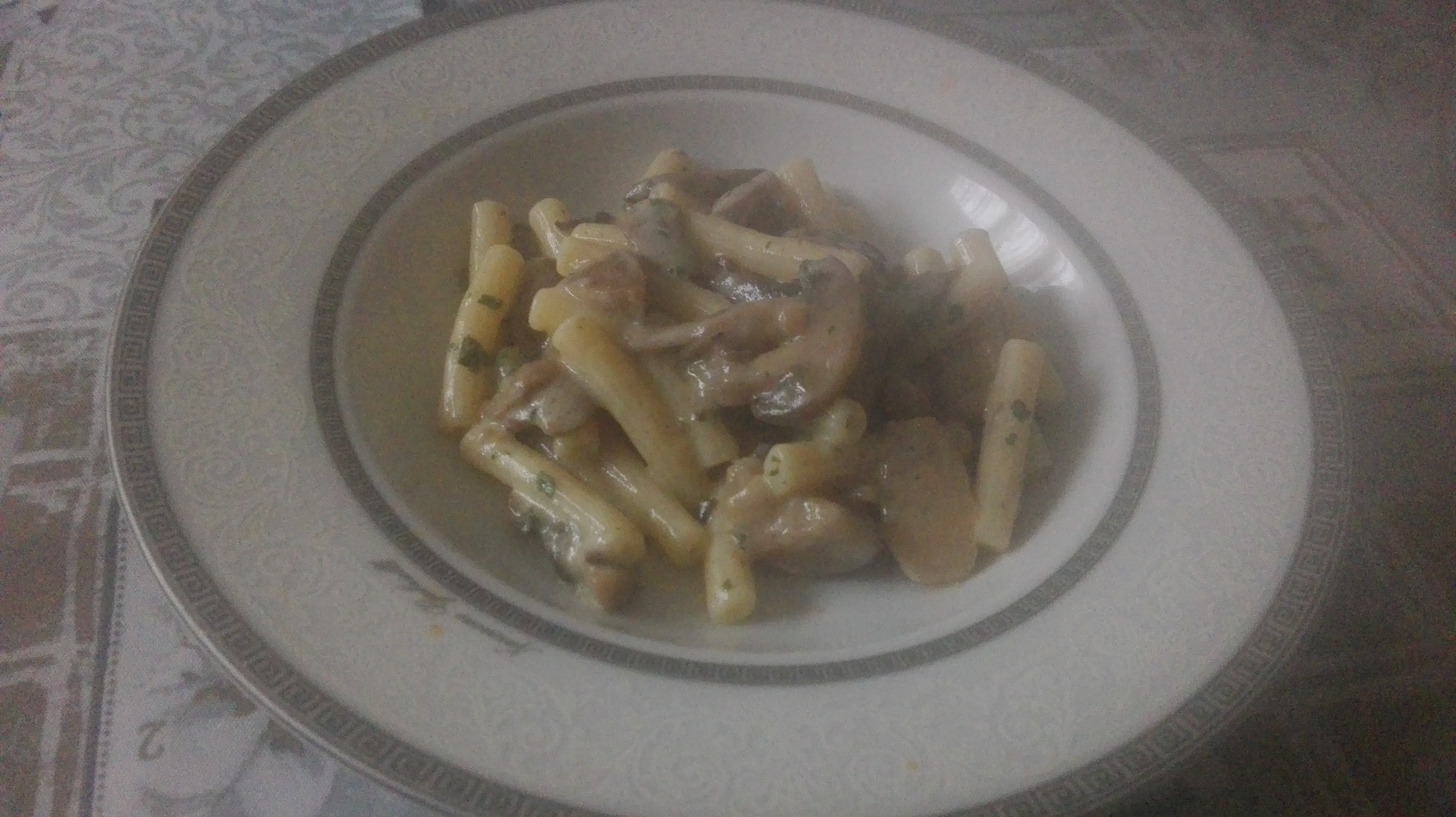 Sedanini pasticciati ai funghi misti