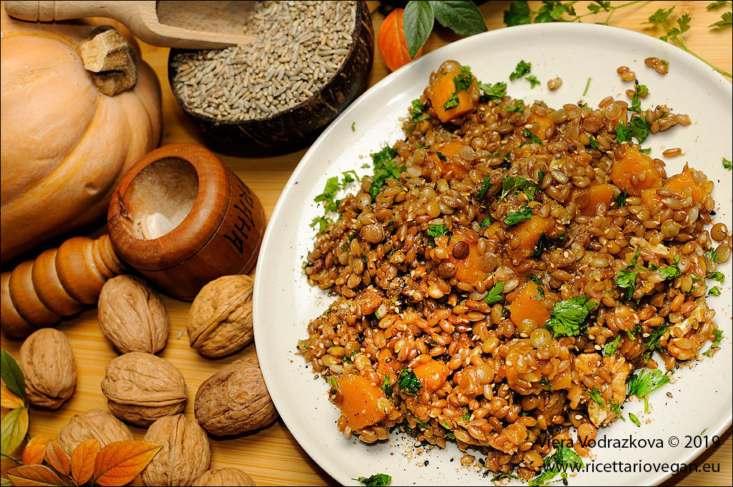 Segale e lenticchie con zucca speziata e noci