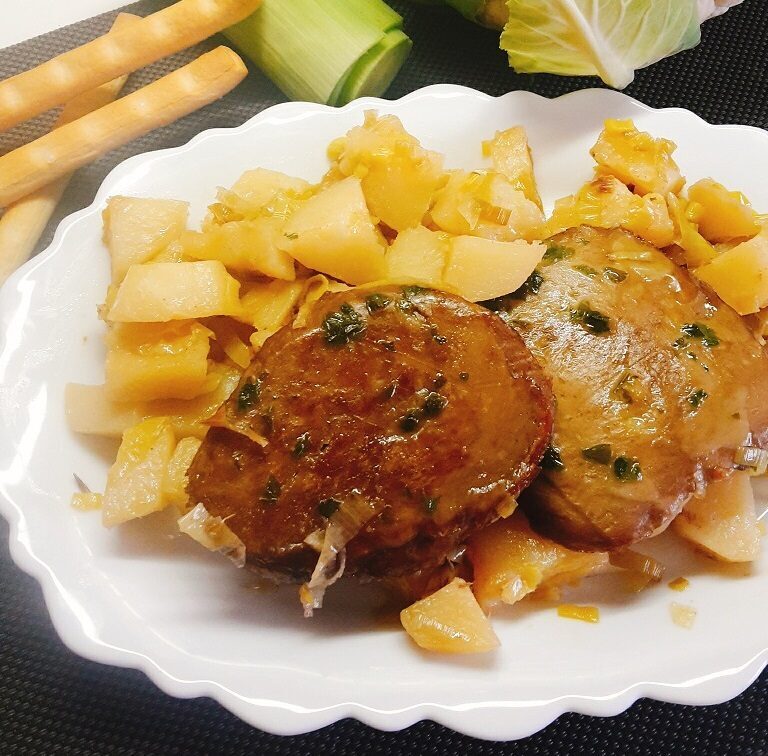 Seitan grigliato con patate e porri