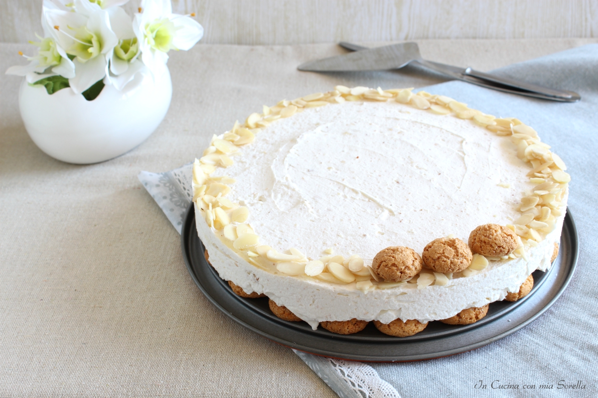 Semifreddo agli amaretti e mandorle
