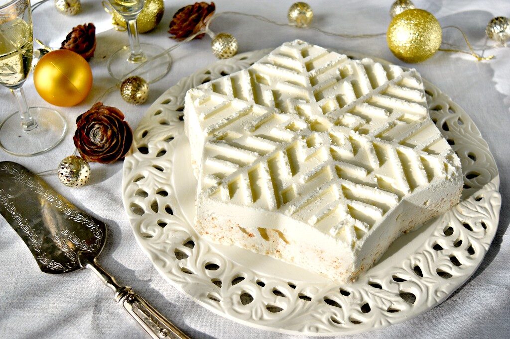 Semifreddo agli amaretti, un dessert facile e goloso