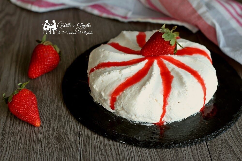 Semifreddo al fruttolo, con salsa di fragole