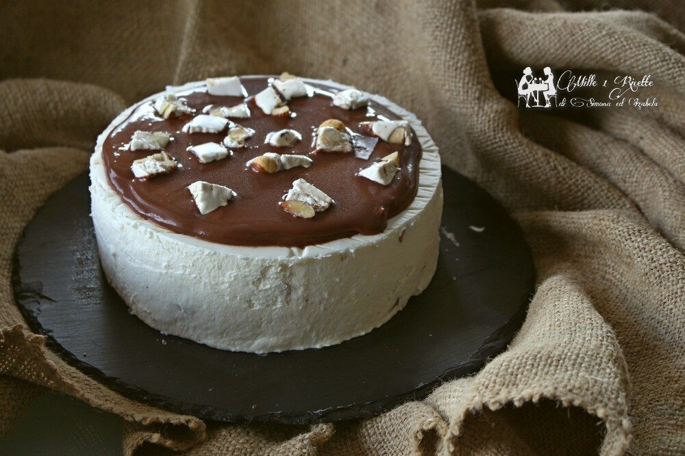Semifreddo al torrone e salsa di cioccolato