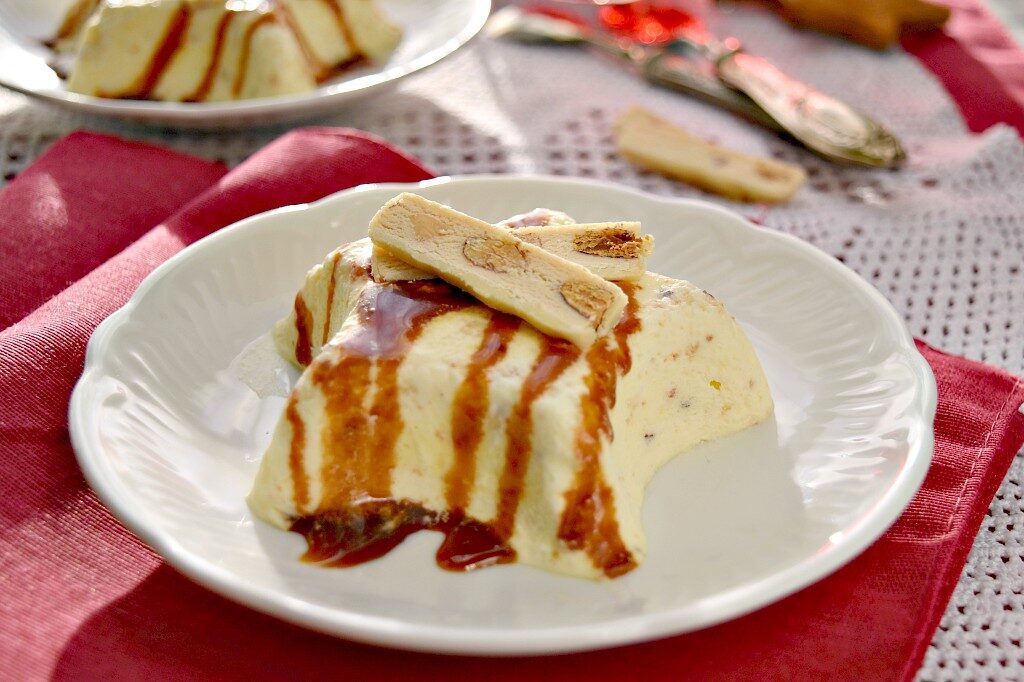 Semifreddo al torrone, un dolce fresco e cremoso