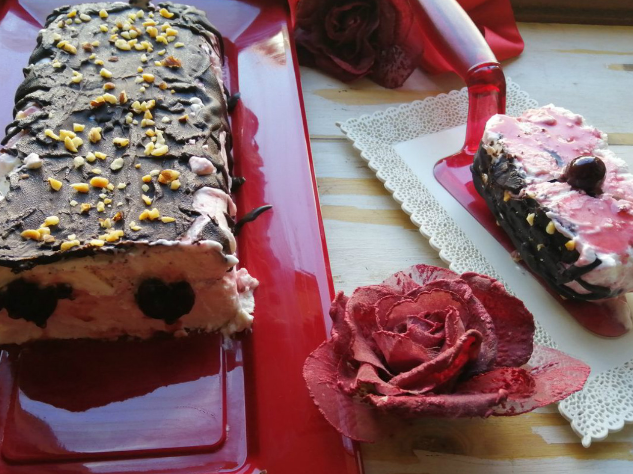 Semifreddo all’amarena e cioccolato croccante