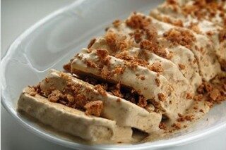 Semifreddo alle nocciole con amaretti