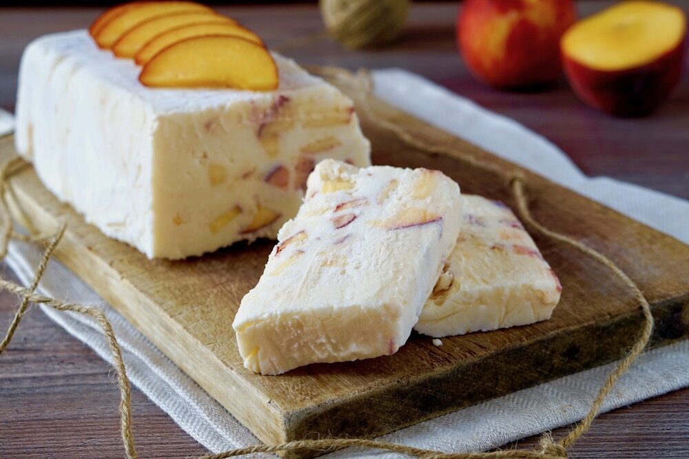 Semifreddo alle pesche e ricotta