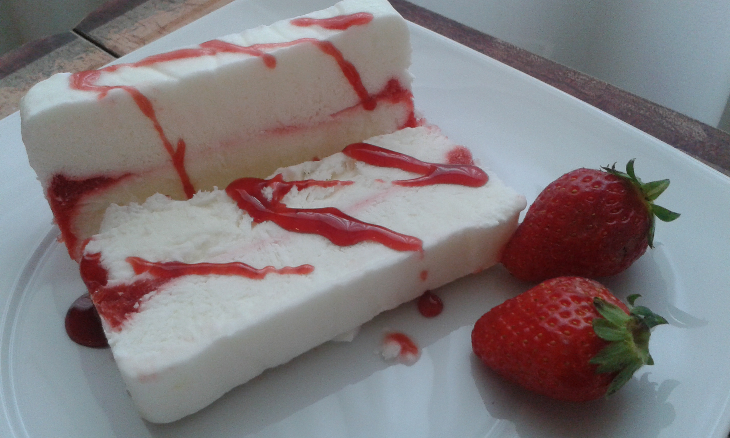 Semifreddo allo yogurt e fragole