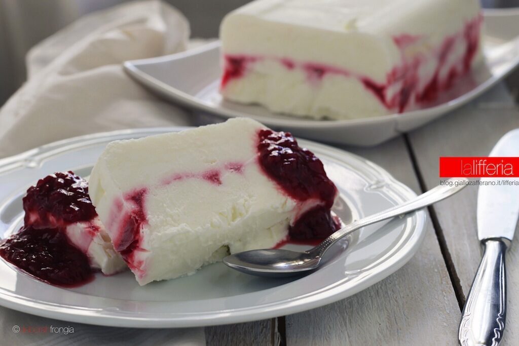 Semifreddo allo yogurt e lamponi facile e veloce