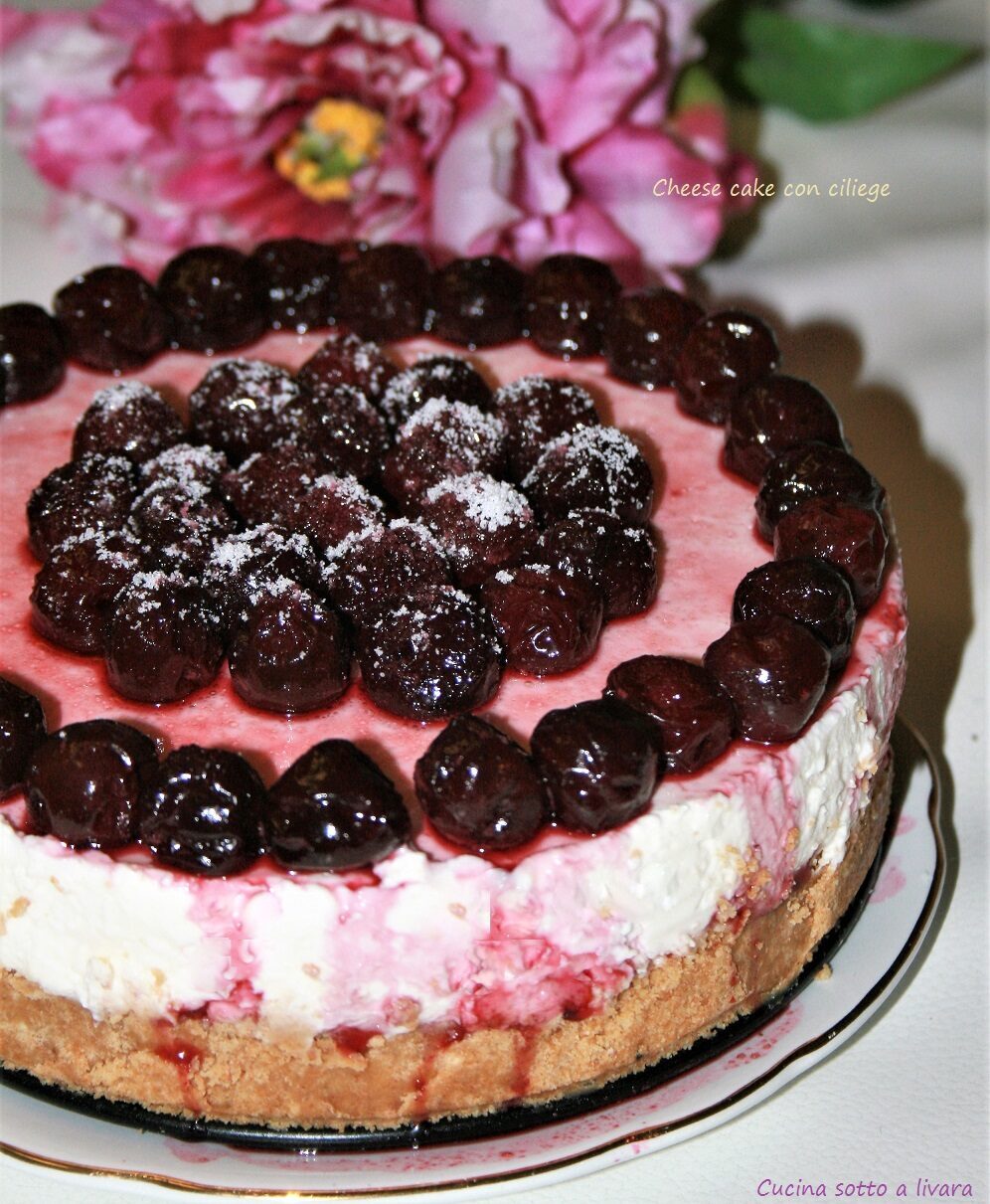 Semifreddo o cheese cake alle ciliege o frutta