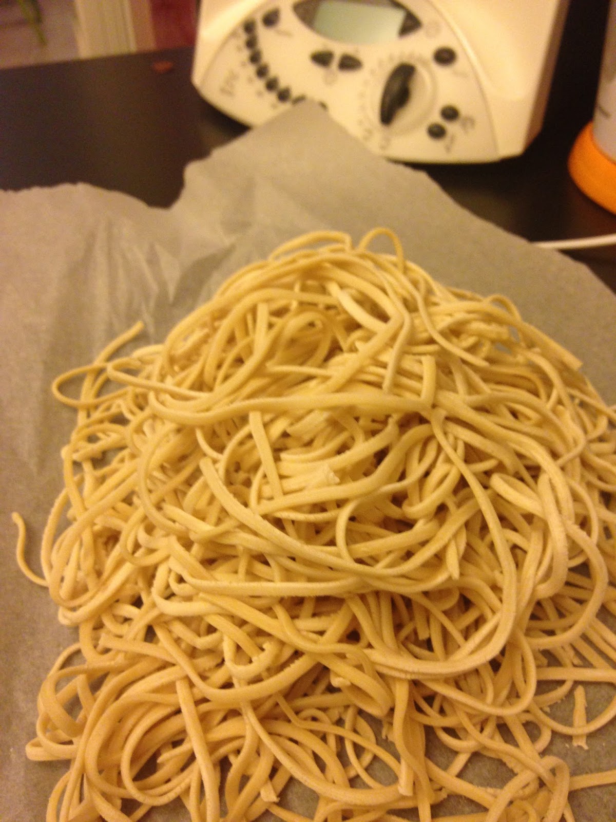 Senza bimby, fettuccine al farro, pasta fresca con pasta maker