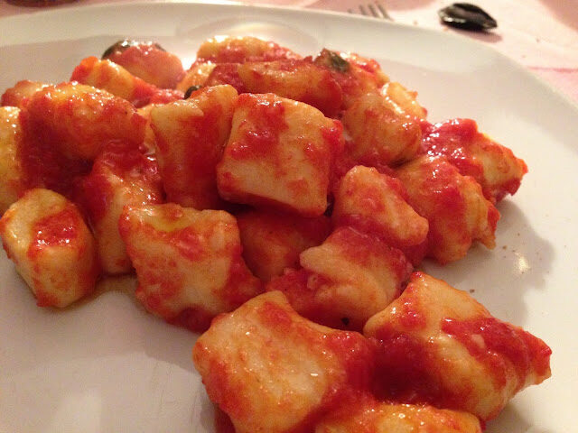 Senza bimby, gnocchi di ricotta al pomodoro e basilico