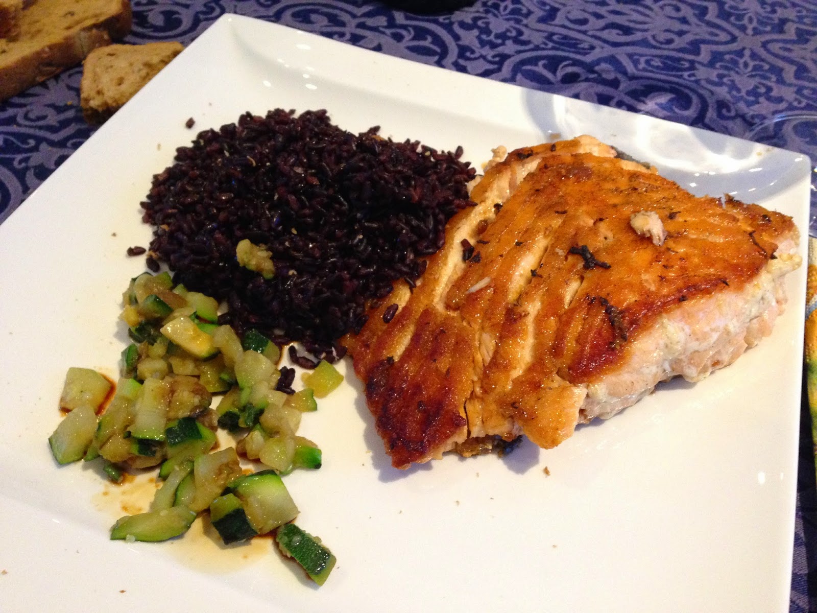 Senza bimby, salmone alla piastra, riso venere e zucchine
