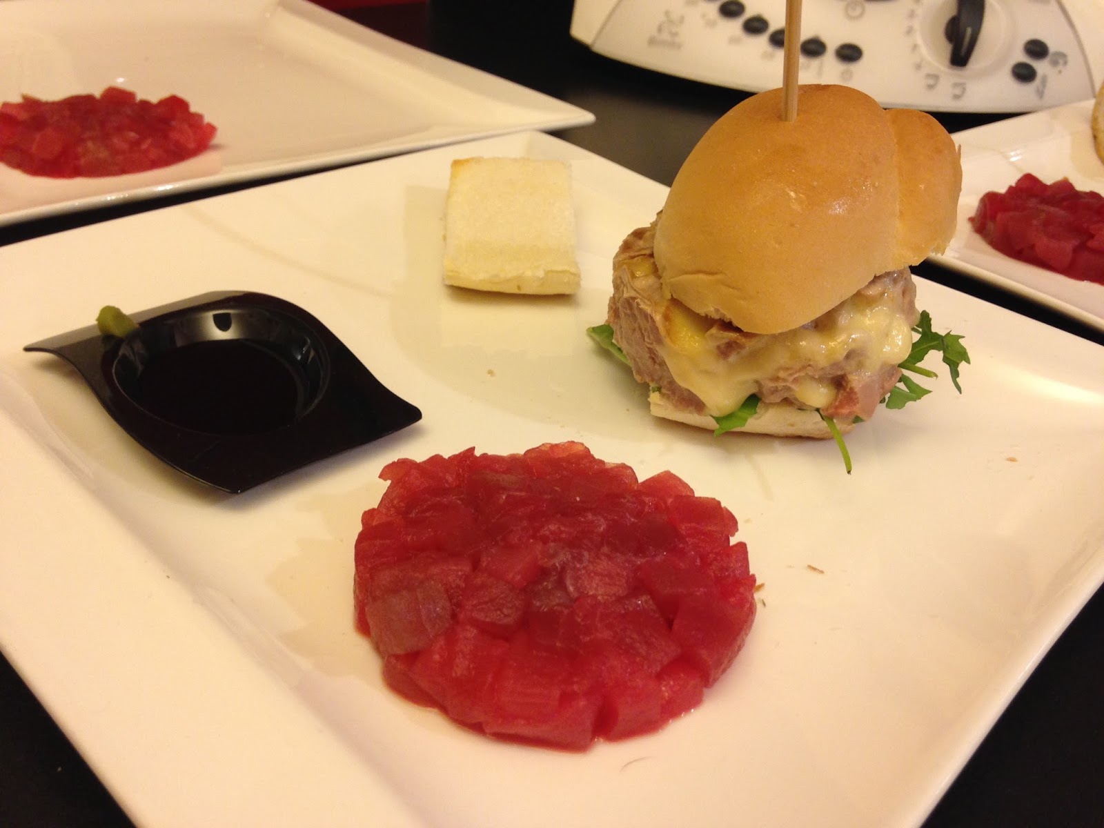 Senza bimby, tartare di tonno, mini hamburger di tonno con senape e rucola