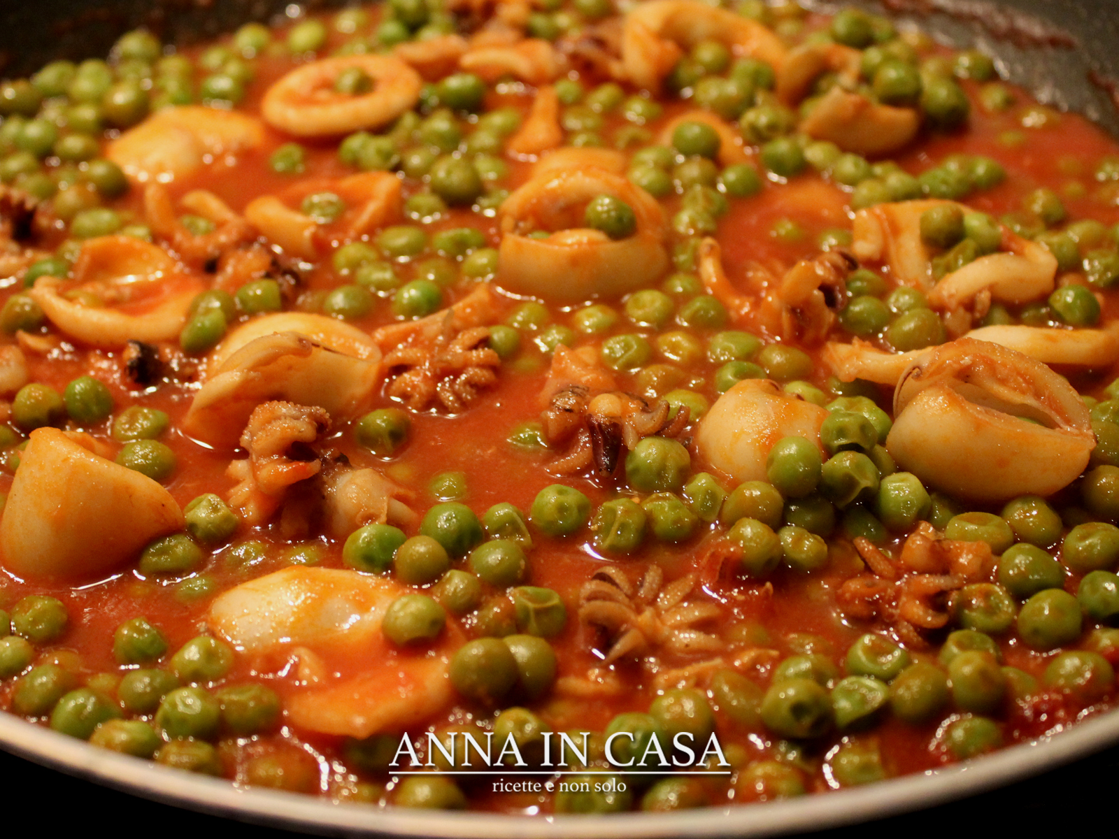 Seppioline con piselli (ricetta anche con bimby)