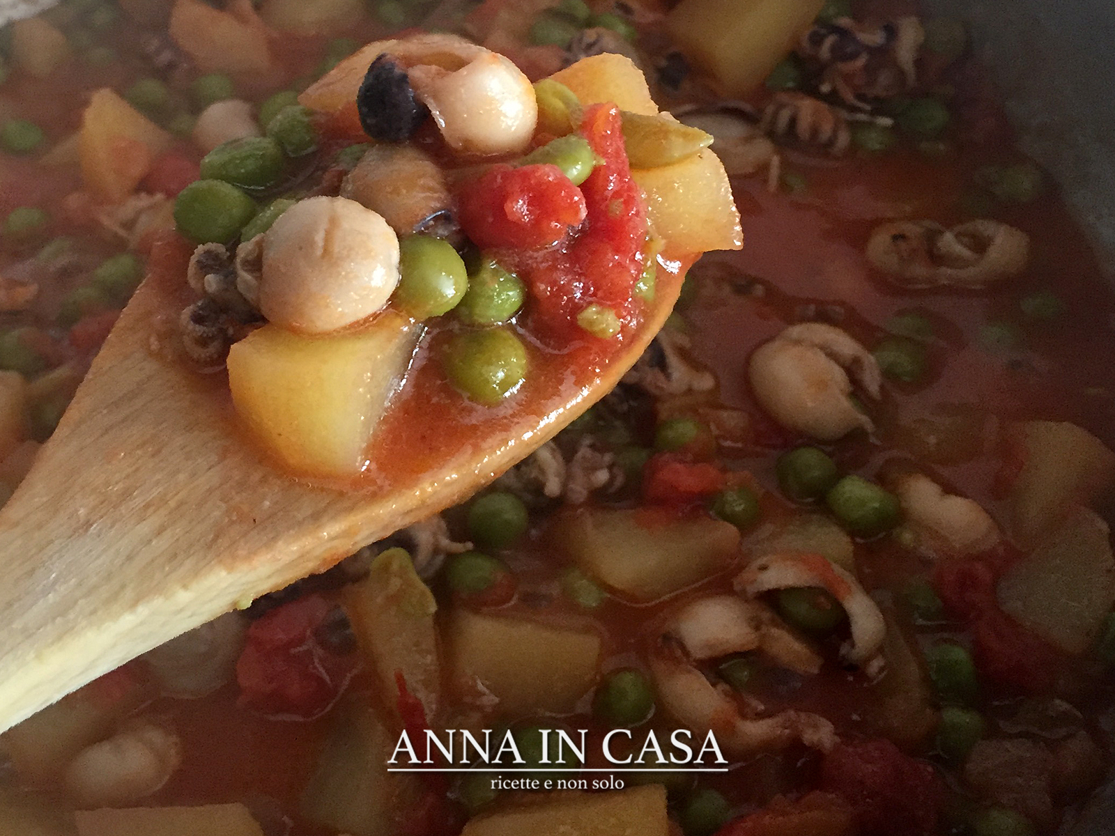 Seppioline in umido con piselli e patate – ricetta passo passo