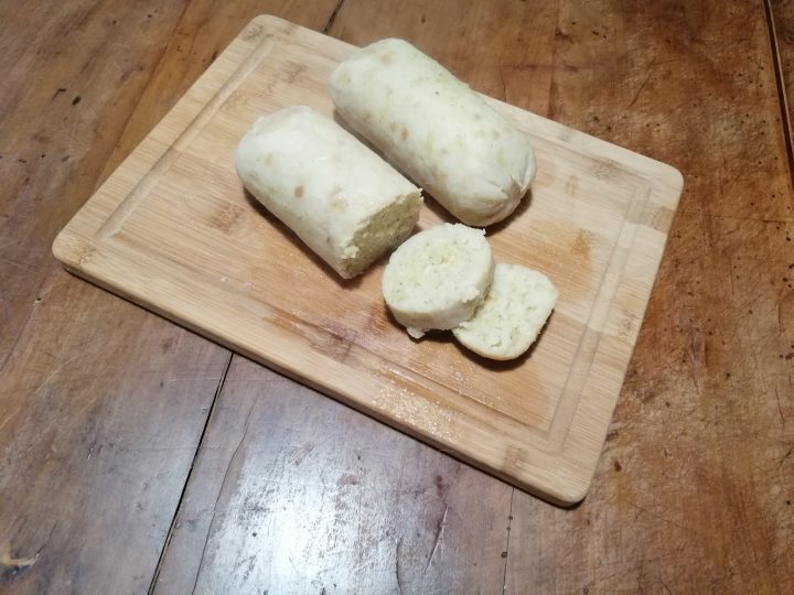 Serviettenknödel – gnocchi di pane nel tovagliolo
